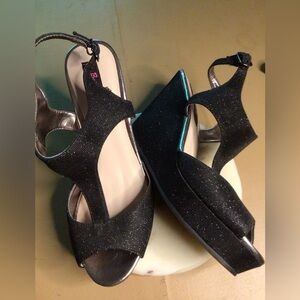 BETSYVILLE SHINE/BLACK WEDGES